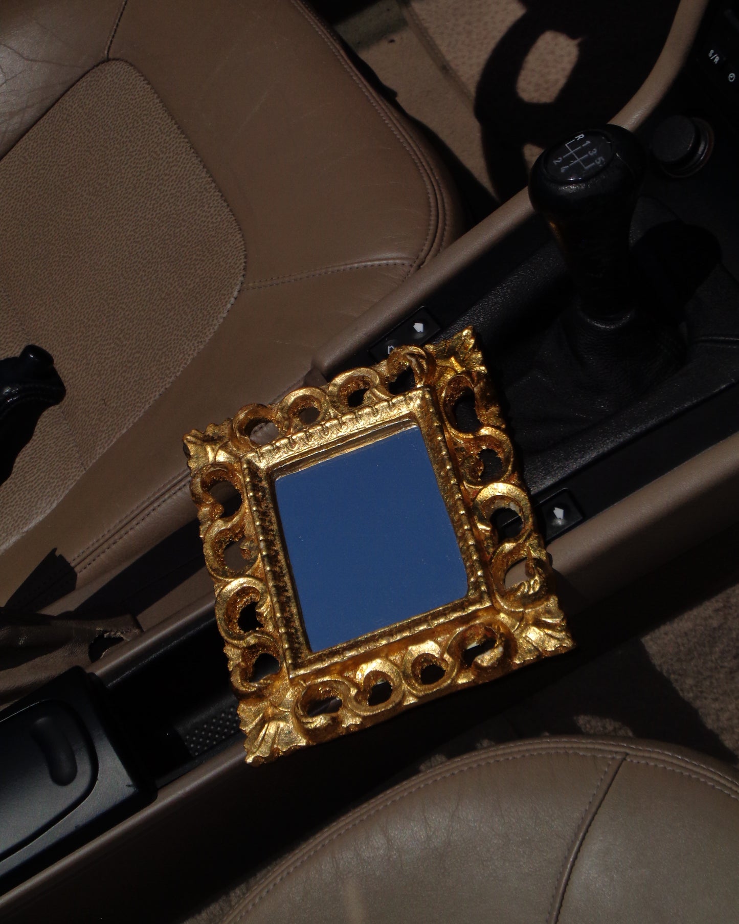 The Oro Mirror