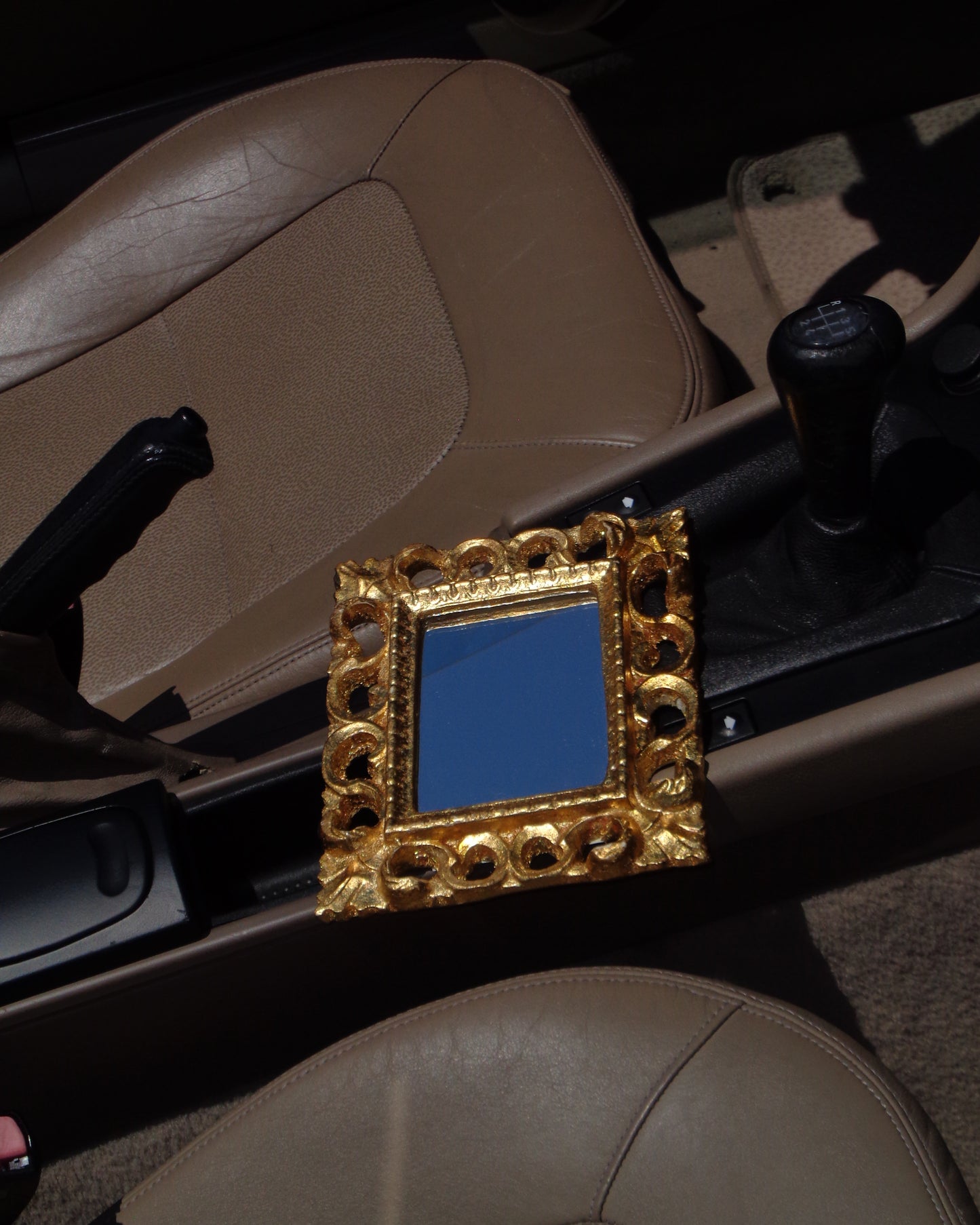 The Oro Mirror